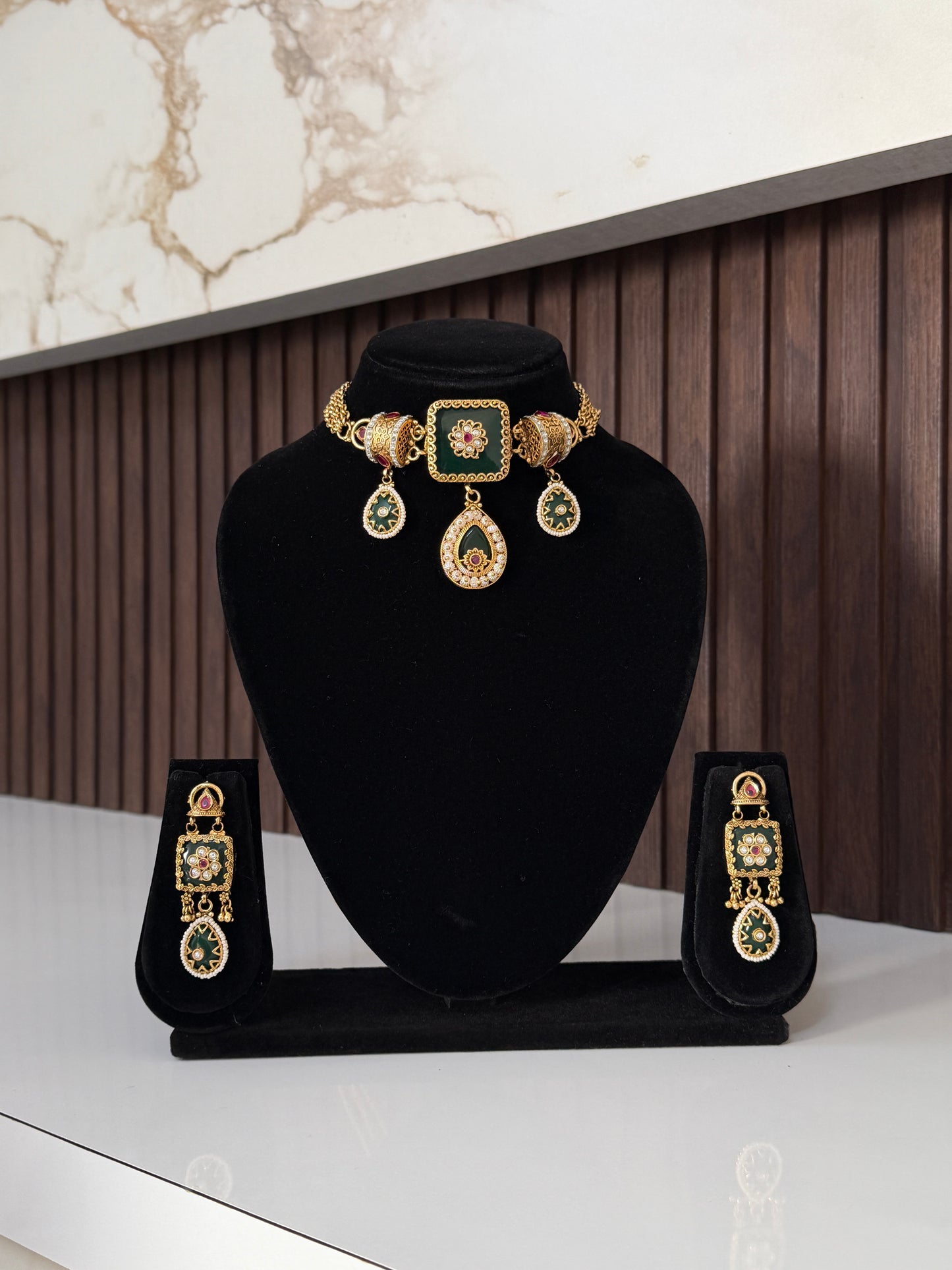 Alluring Uncut Polki Kundan Choker Set
