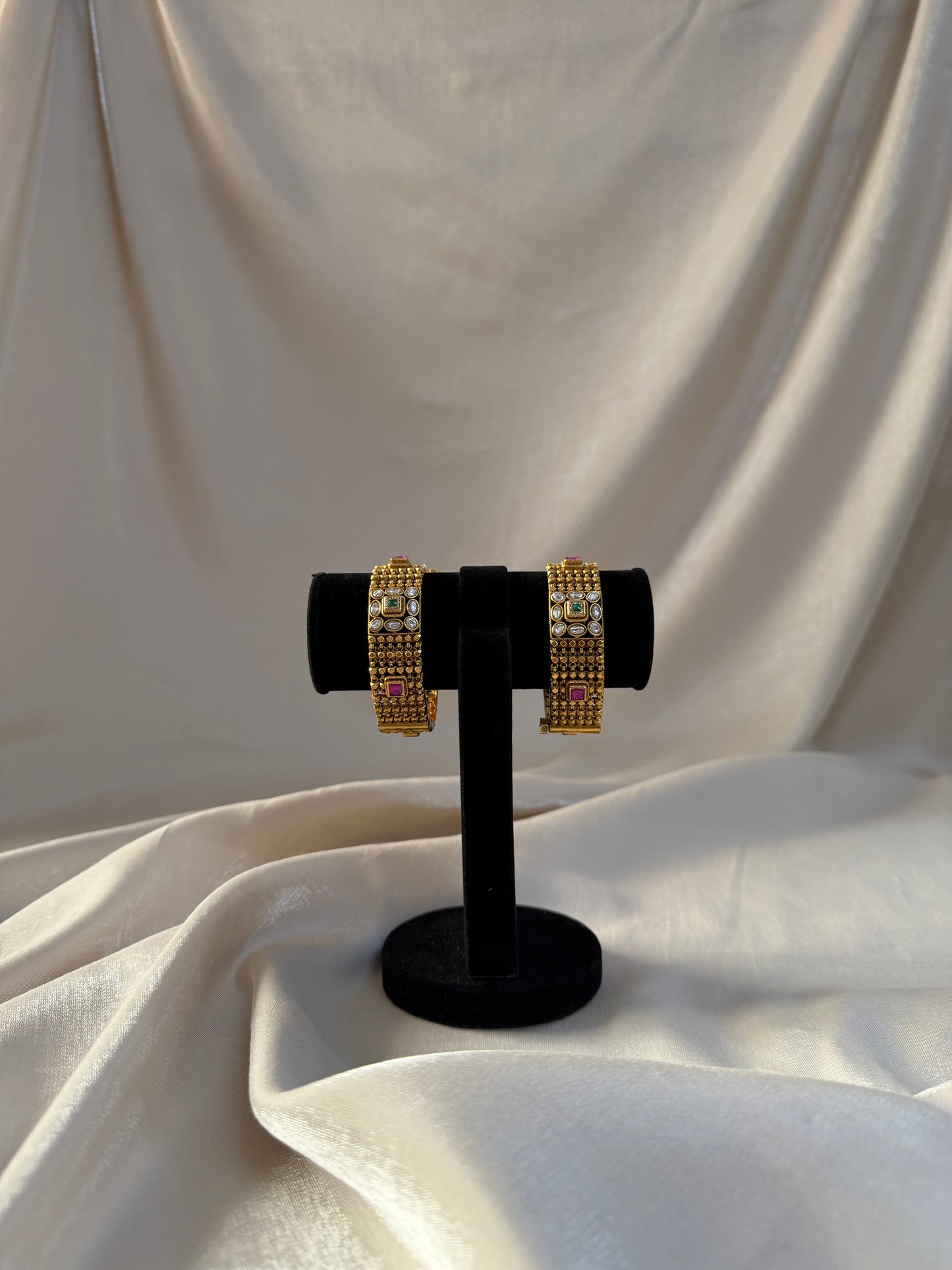 Antique Textured Design with Kundan Stone Work Bangles