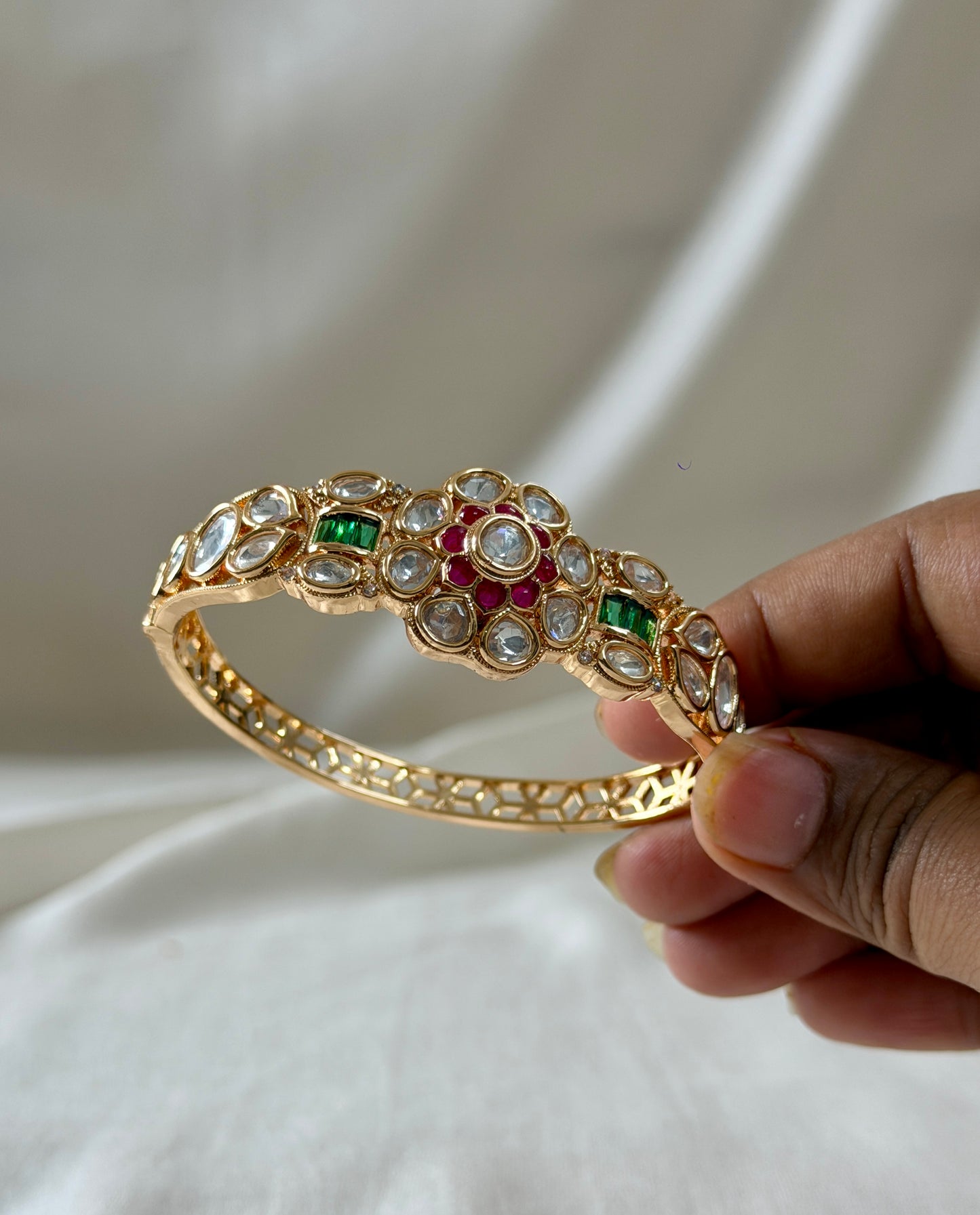 Floral Motif Bracelet with Polki Detailing