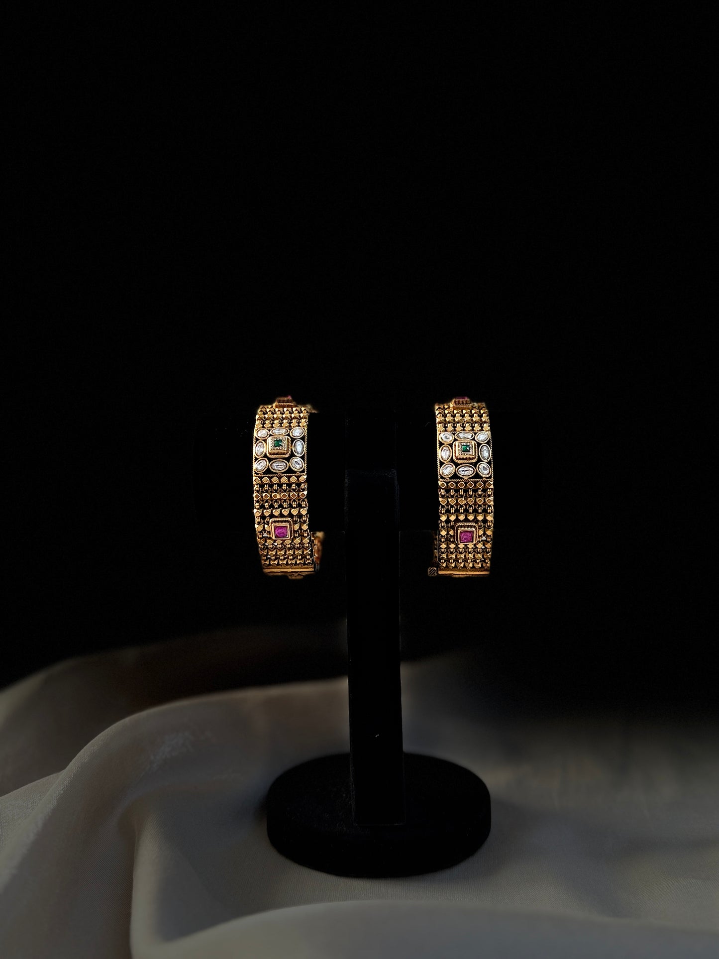 Antique Textured Design with Kundan Stone Work Bangles