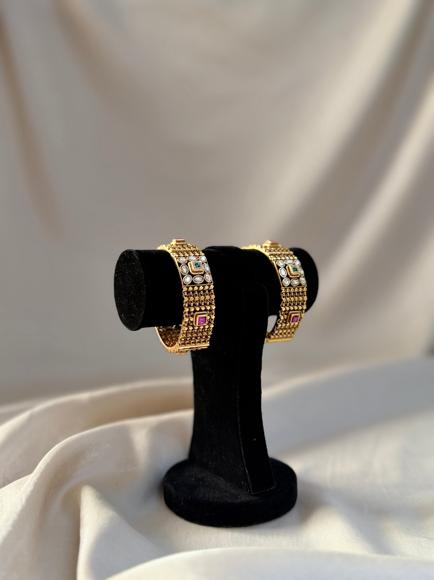 Antique Textured Design with Kundan Stone Work Bangles